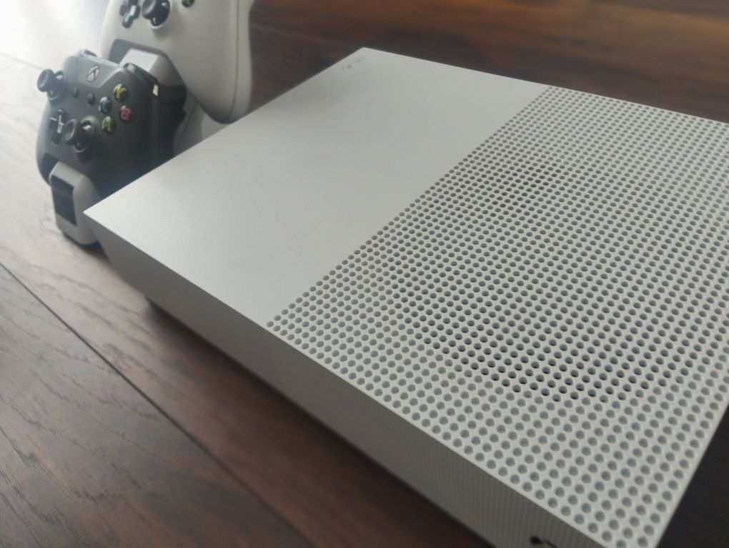 Xbox one s All digital + ładowarka i pad