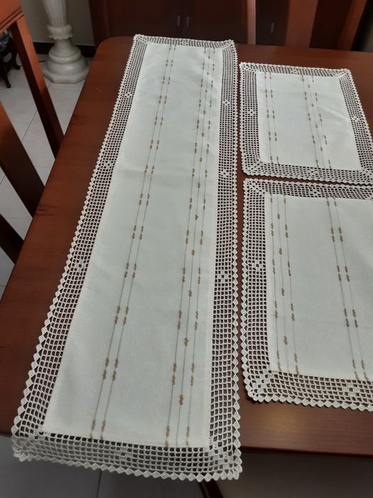 Conjunto  de panos de quarto  em tecido e croché  linha 12 bêje