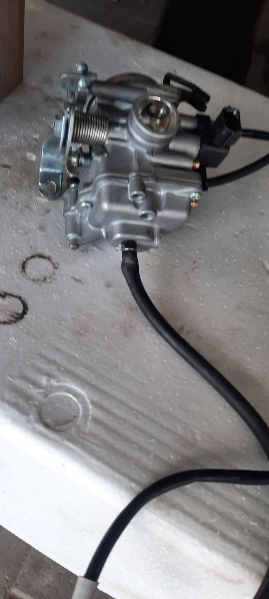Sprzedam gaźnik elektroniczny 4T 50CCM