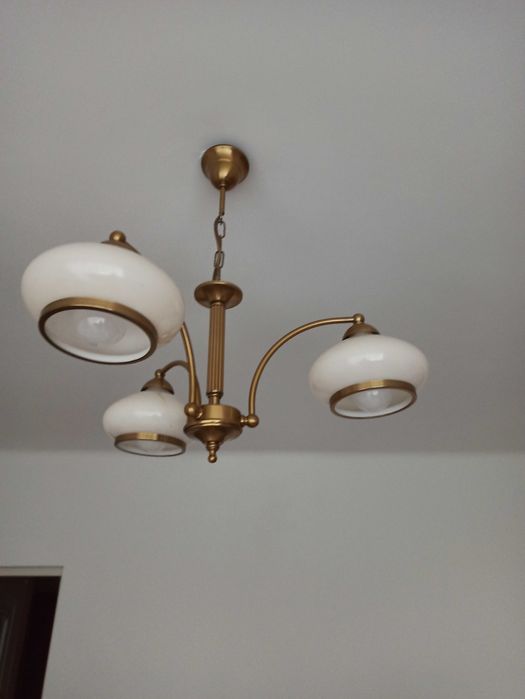 żyrandol na 3 żarówki kolor złoty , retro sprzedam