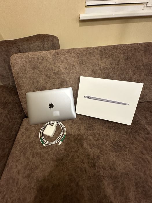 MacBook Air M1 8/256, стан 9,7 можливий розумний торг