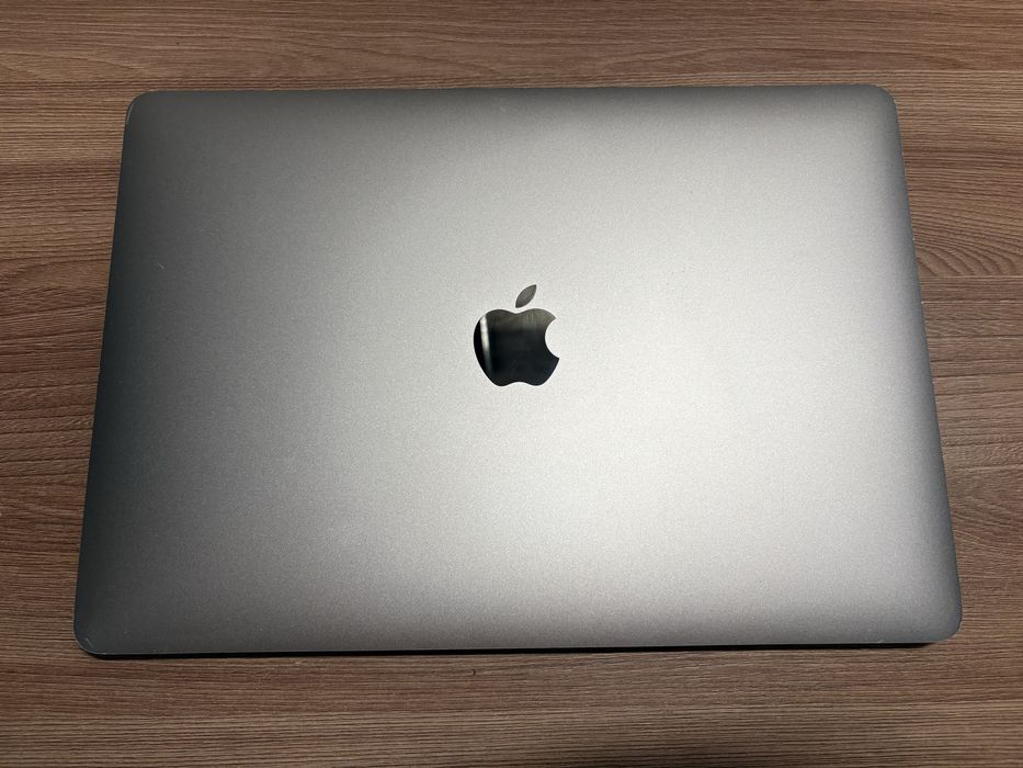 Apple MacBook Pro 13 touchbar 82% retina 8/256 a1706 core i5 ноутбук