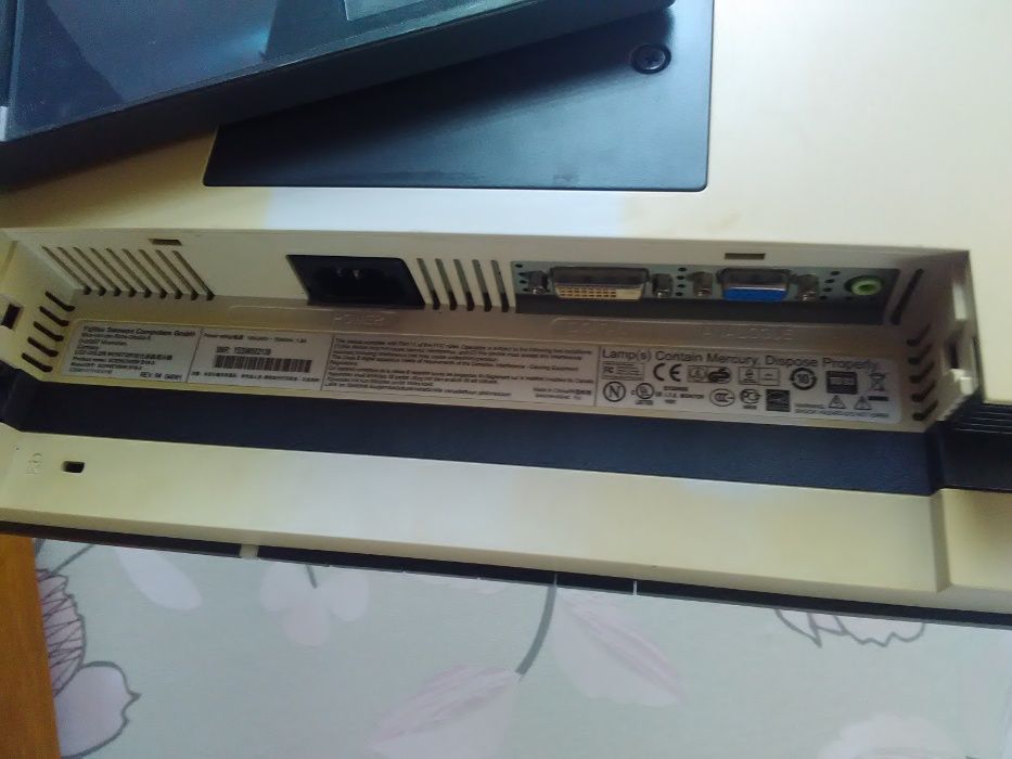 Монитор Fujitsu Siemens B19-3 + 10 DVD дисков с фильмами