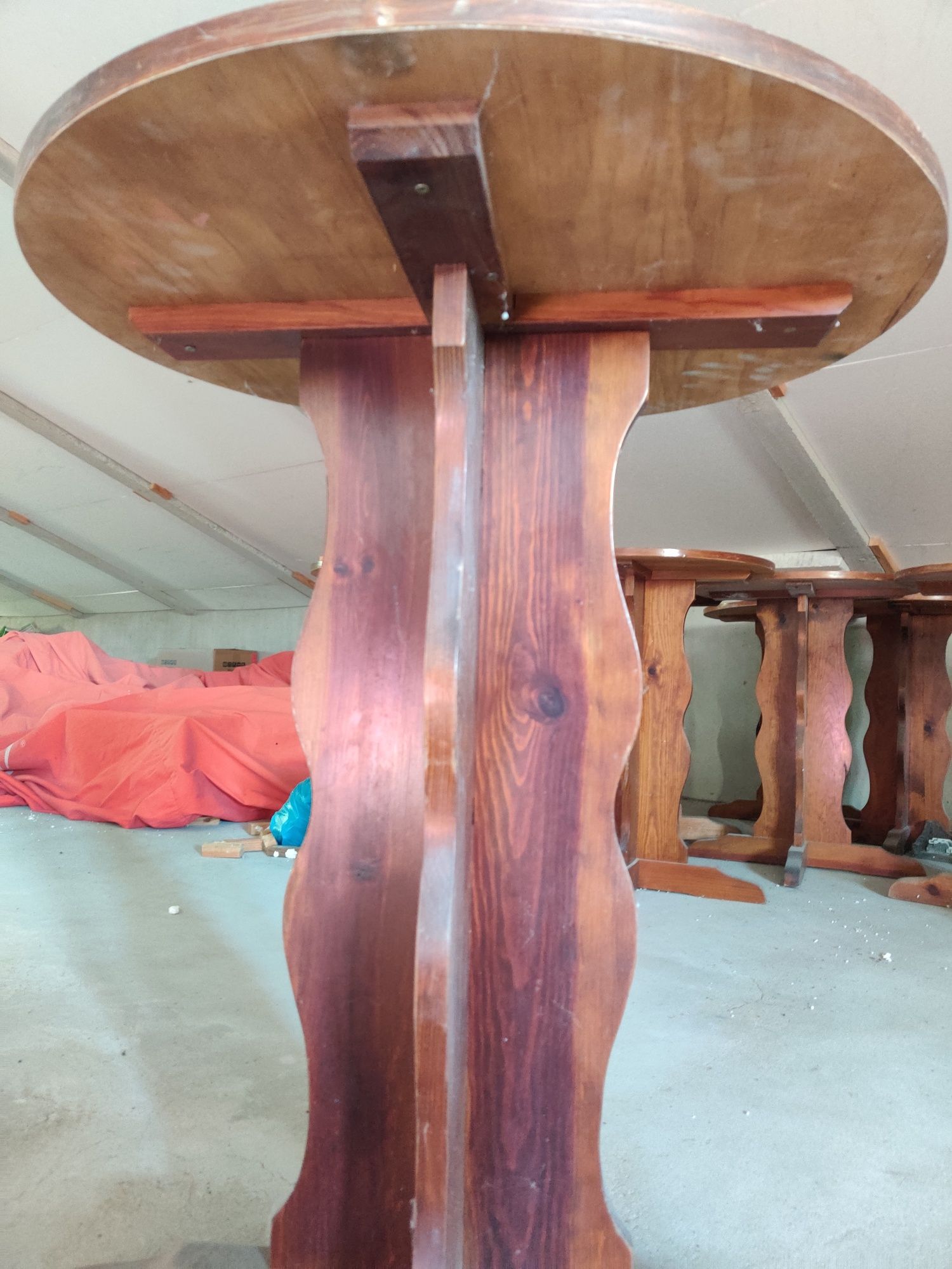 Mesa pé de galo em madeira