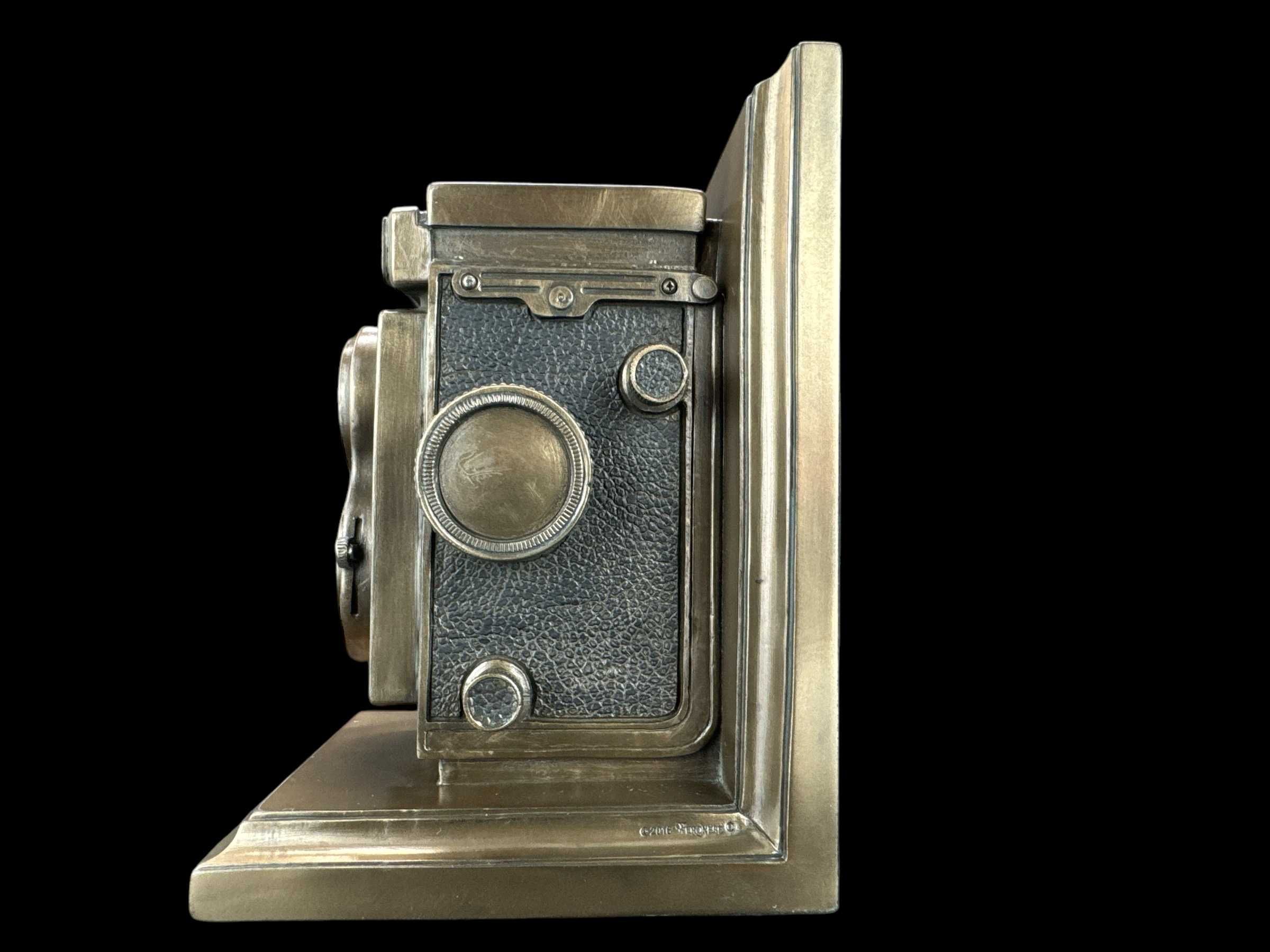 Steampunk Podpórka Do Książek Z Zabytkową Kamerą Veronese (Wu76960v4)