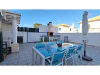 Apartamento T2 com amplo terraço a 500metros da Praia da Manta Rota...