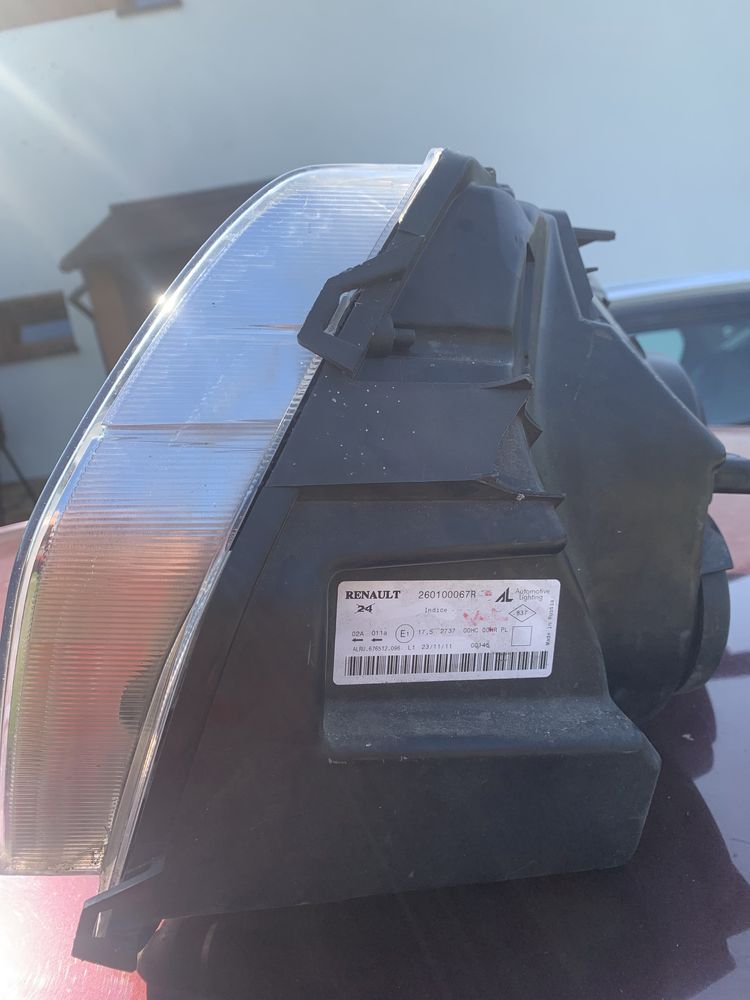 Lampa prawy przod dacia duster 1