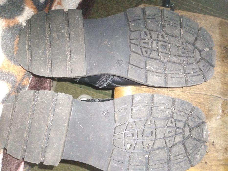 Продаю кожаные ботинки 39.