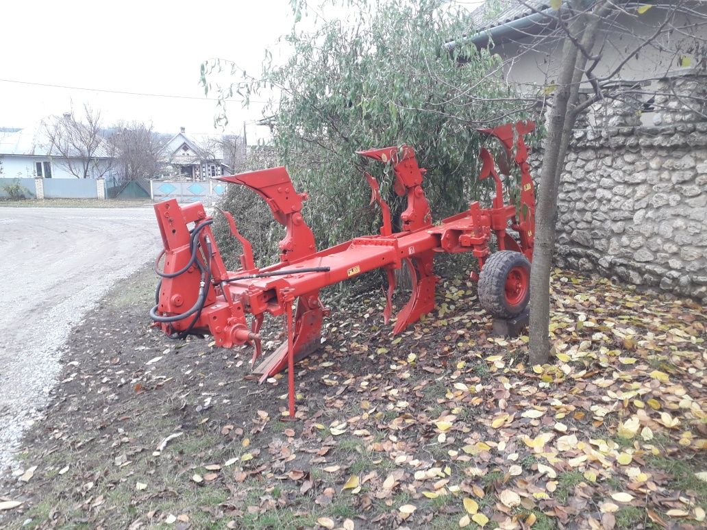 Оборотний плуг kuhn kverneland  превезений з Німеччини