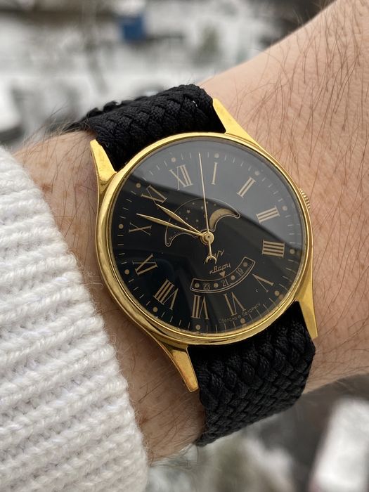 Zegarek Łucz „Lunnik” - piękny vintage z fazami księżyca