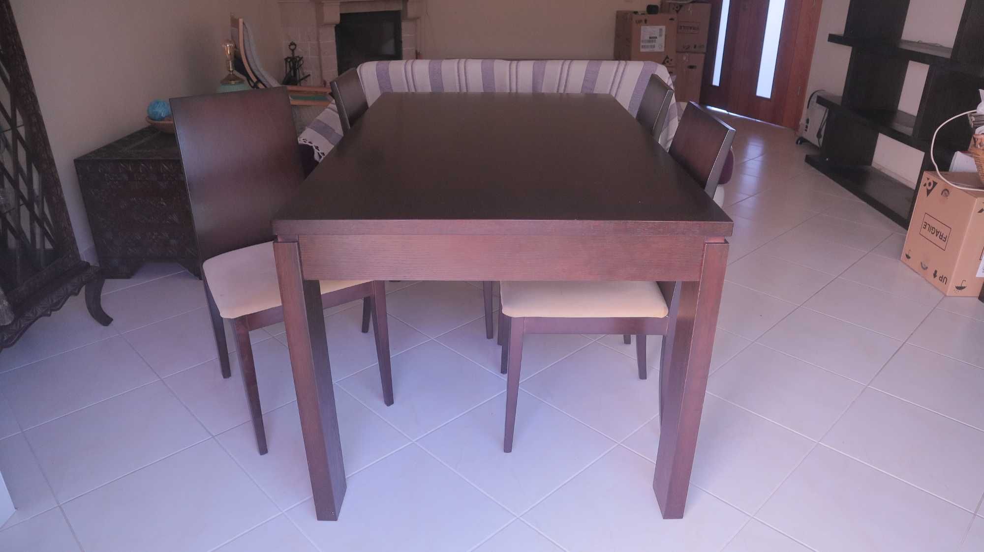 Sala de Jantar Completa – Elegância e Praticidade