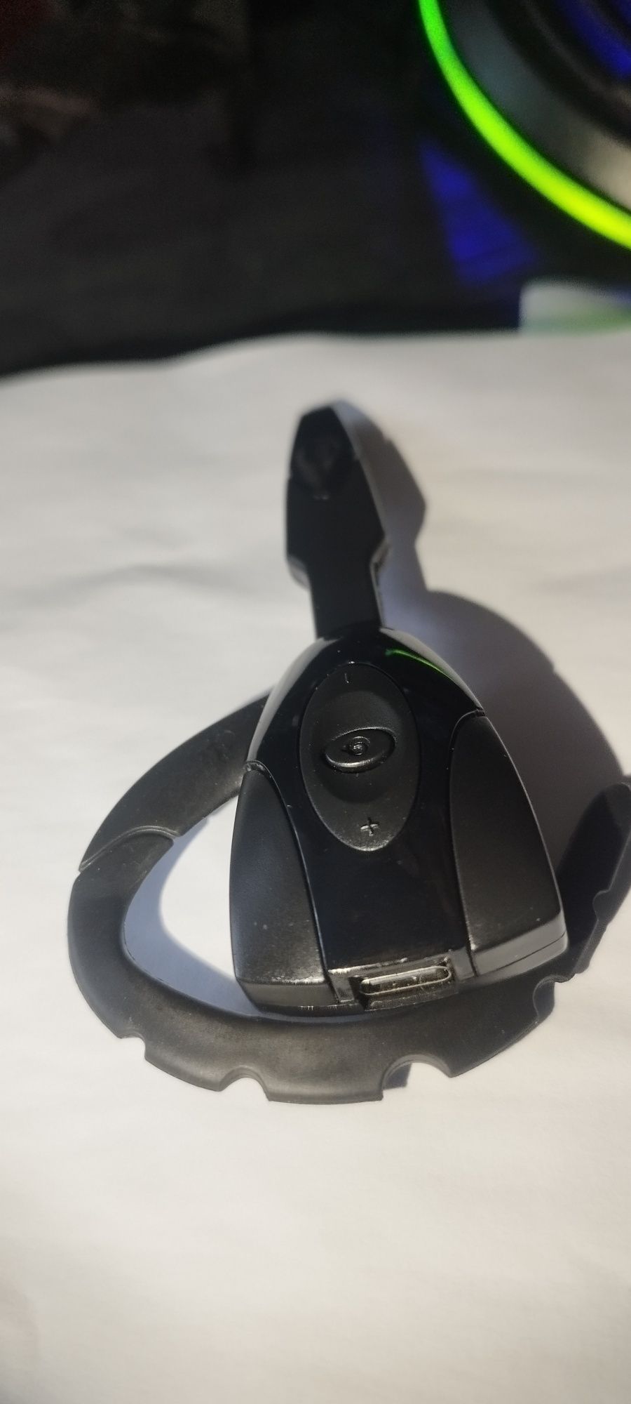 Продам новую bluetooth гарнитуру