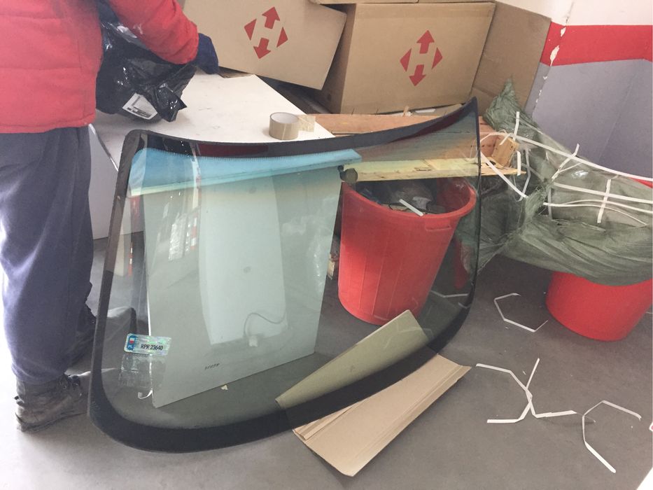 Лобовое стекло Ауди 80/90/100/200/A4/А6 В3/В4/B5/C3/C4/C5