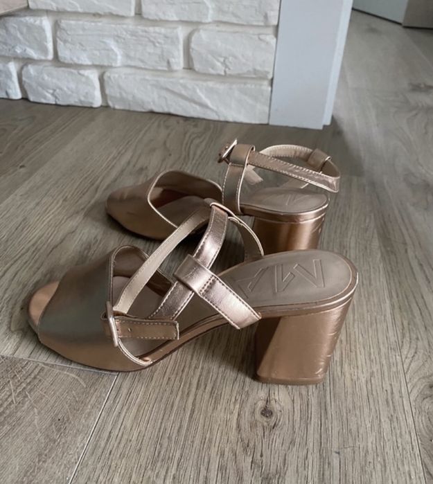 Złote sandały mango 38 słupek