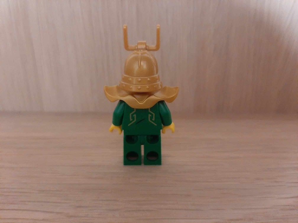 LEGO Ninjago figurka strażnik s. 8