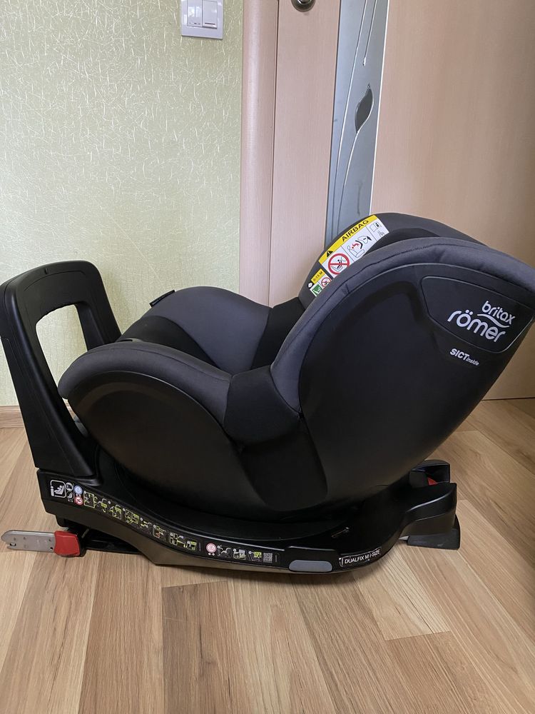 Автокресло Britax-Romer Dualfix M-I size с 3 мес.до 4 лет, поворотное