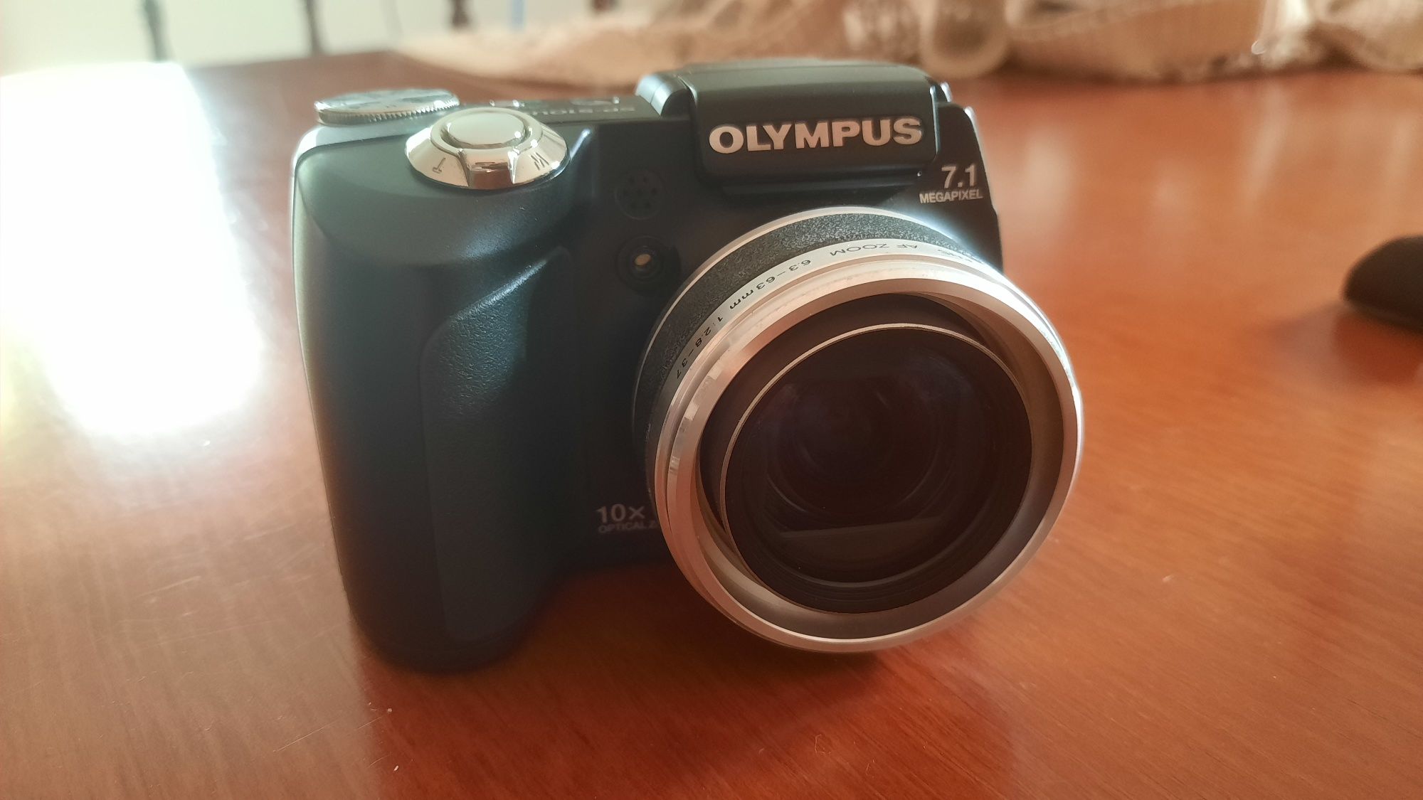 Câmara fotográfica digital (Olympus SP-510UZ)