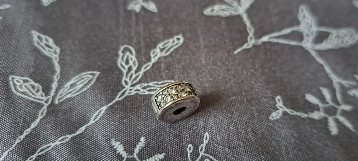 Charms klips  Pandora przezroczyste kamienie Pave