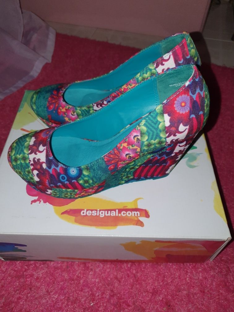 Sapatos DESIGUAL