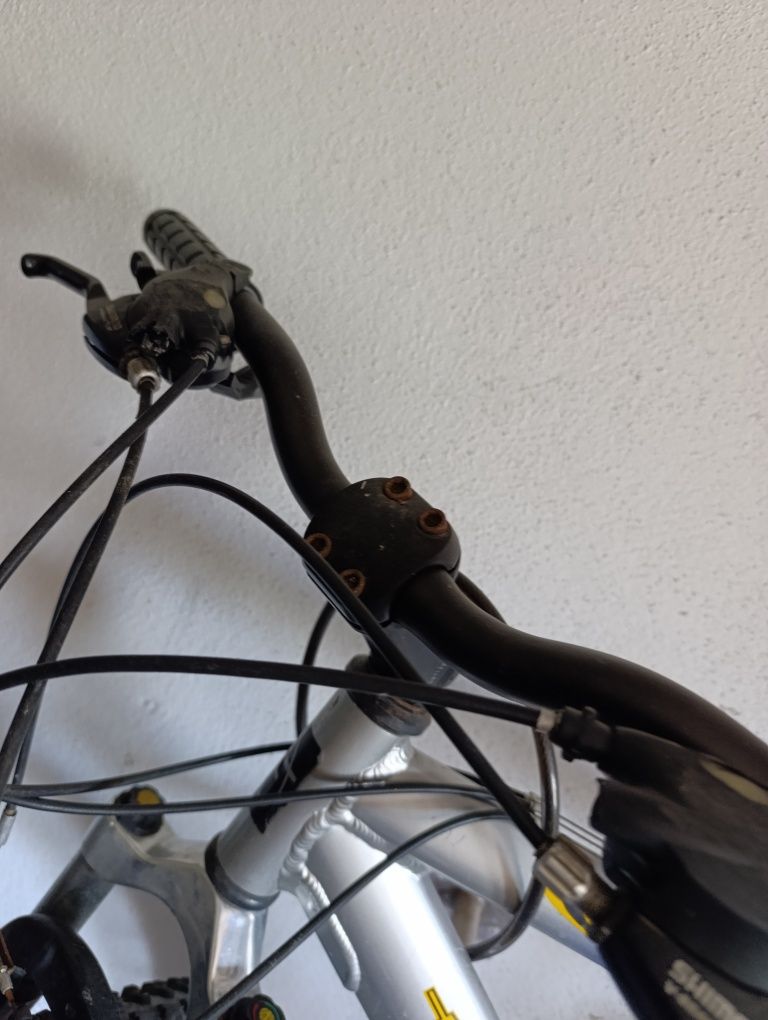 Bicicleta montanha 26 mudanças Shimano