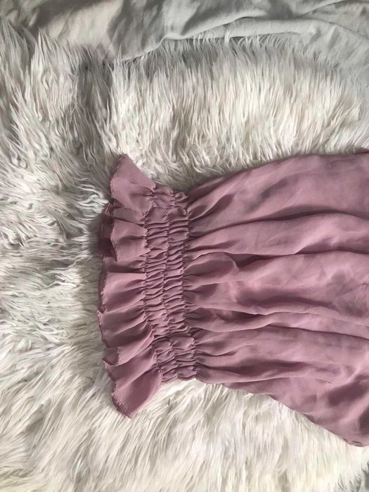 Blusa na cor "rosa velho" com folhos