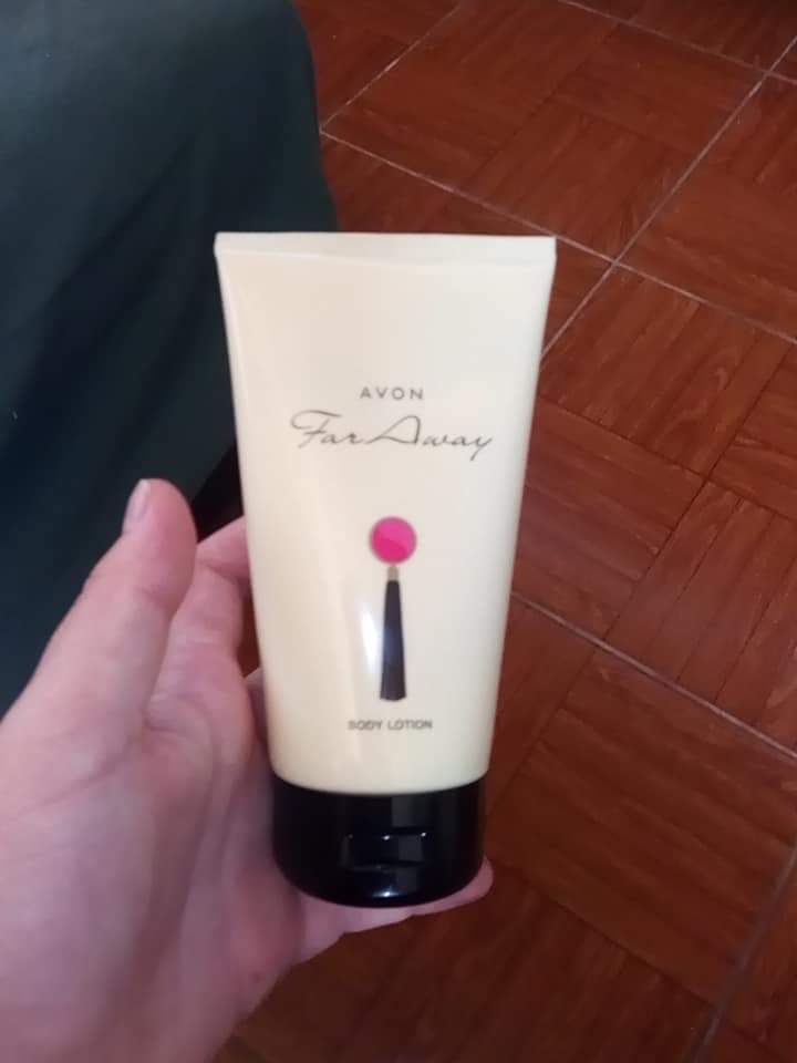 Perfumes, Gel De Banho, Batom e Rosas Perfumadas