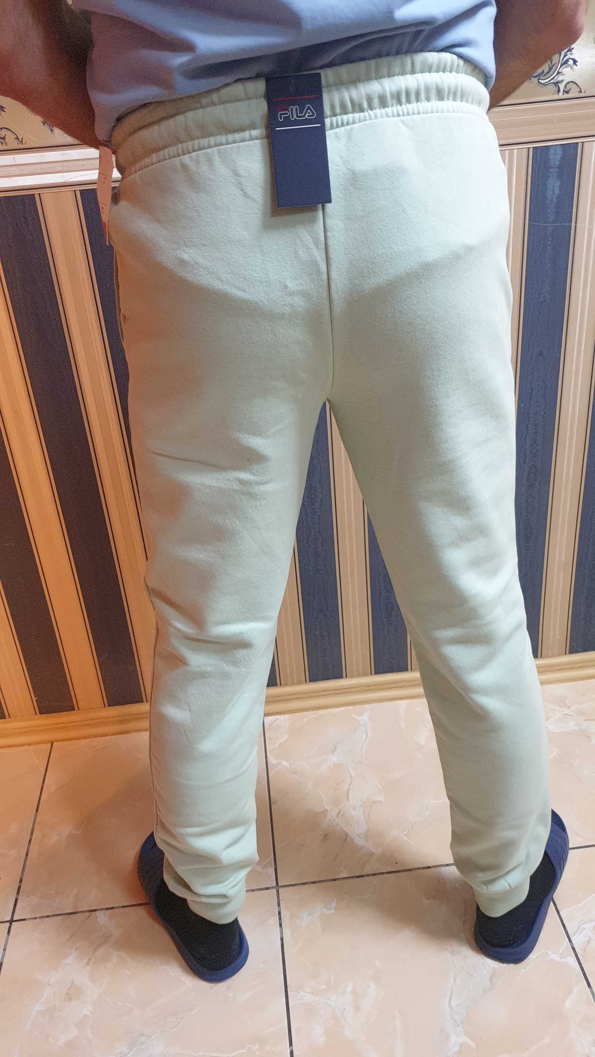 Продам новые Фирменные спортивные штаны "FILA"