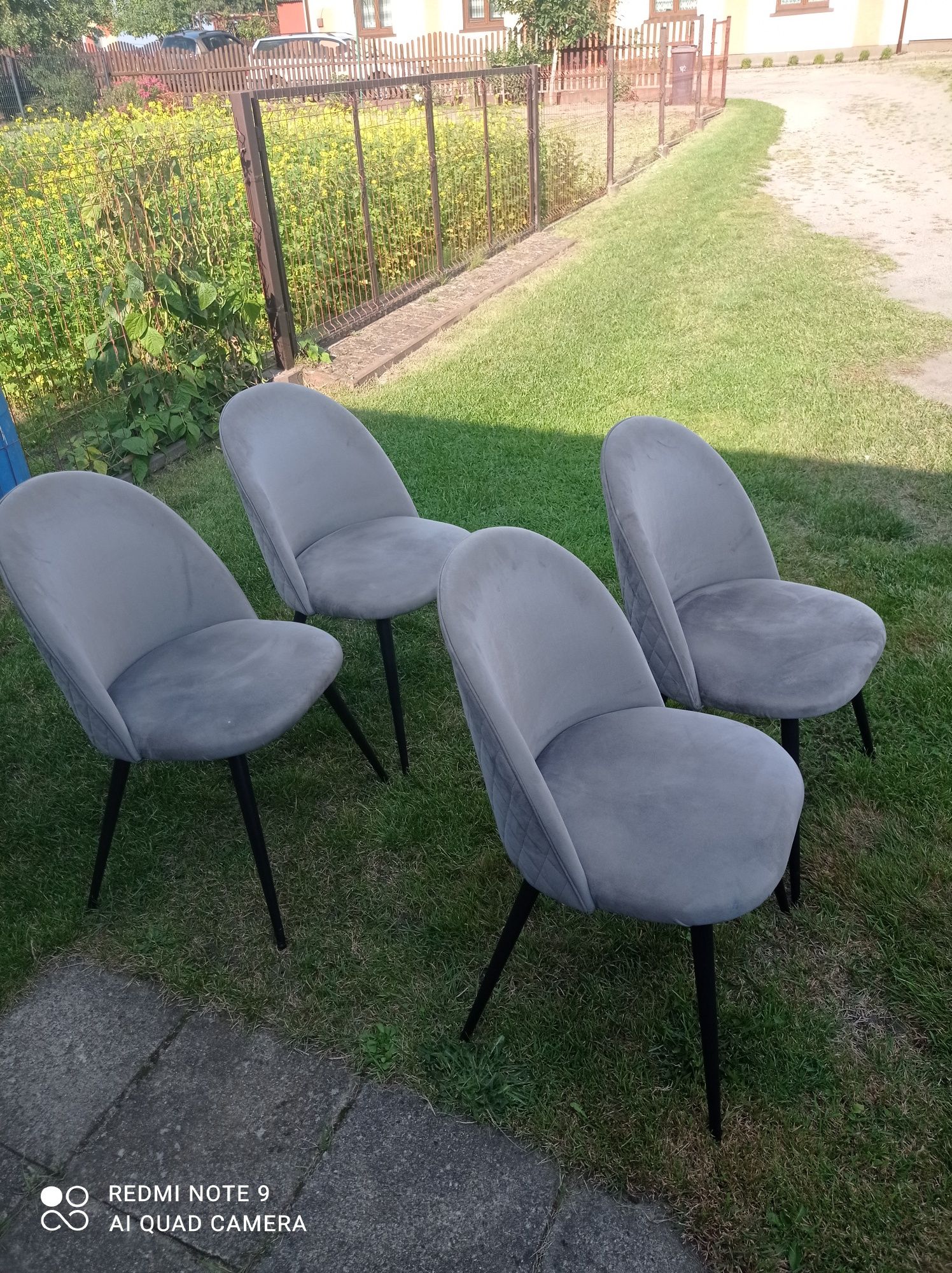 Zestaw 4 krzeseł tapicerowanych