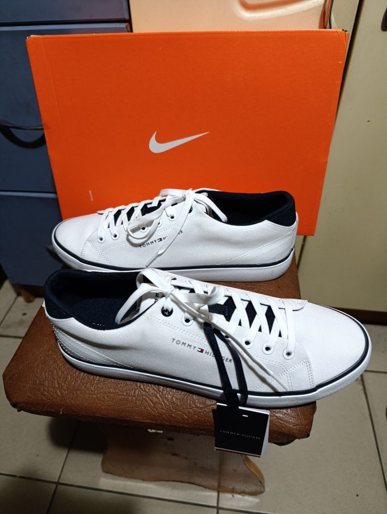 Tommy Hilfiger Vulc core low  original p. 44(28) нові