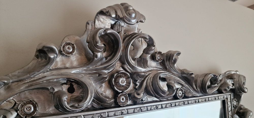 Espelho em talha prateada