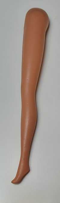 Barbie jedna noga