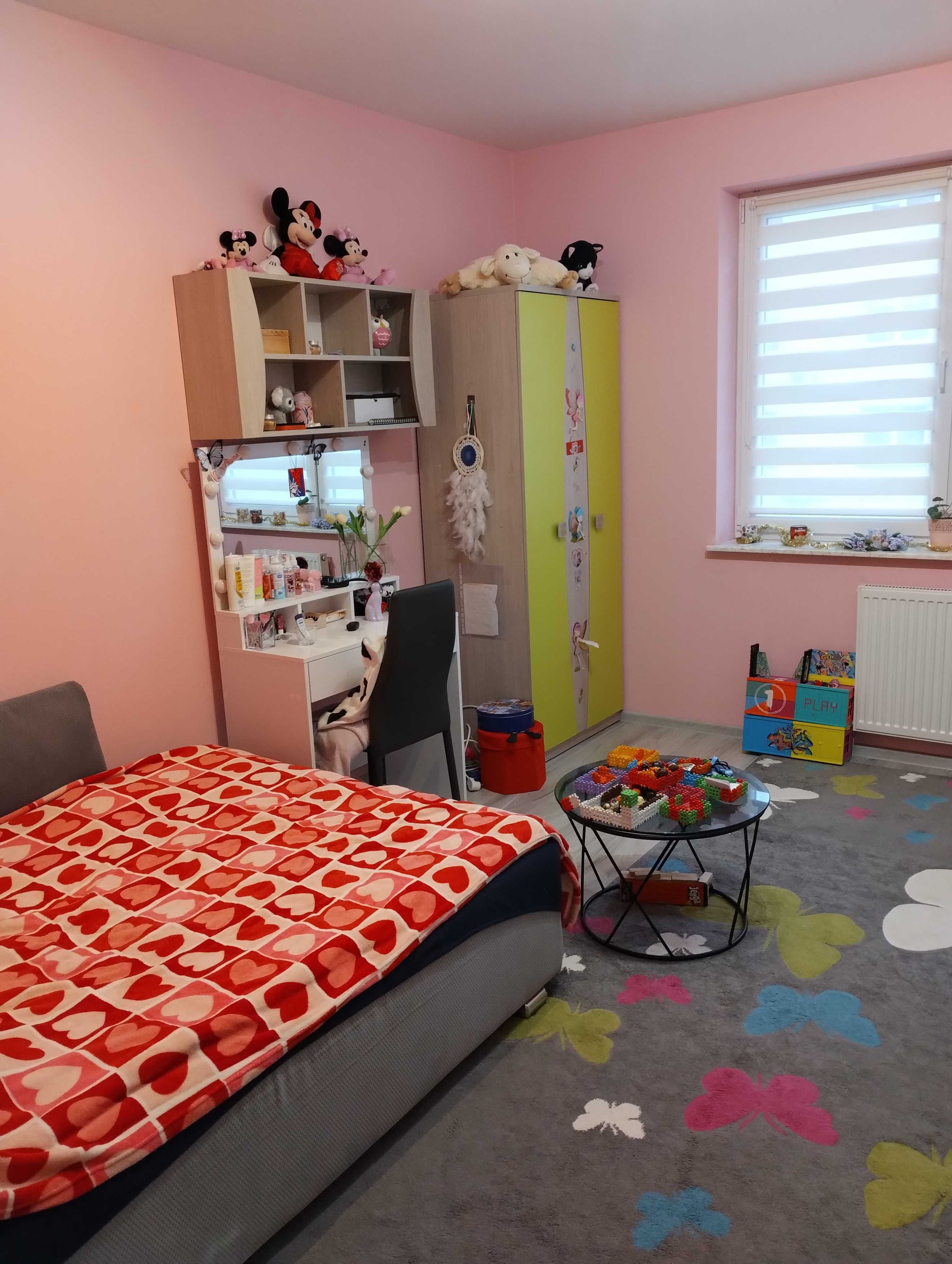Zestaw mebli na sprzedaż- dziewczynka, chłopiec