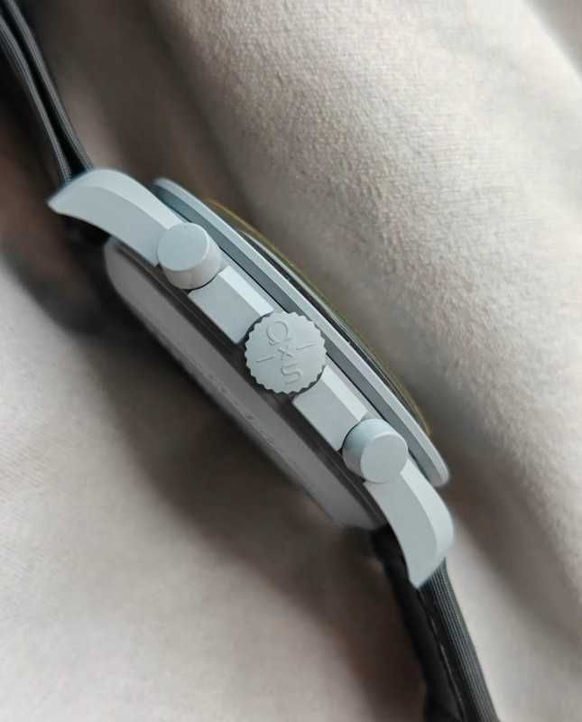 Omega x Swatch Mission to the Moon Moonswatch - SO33M100