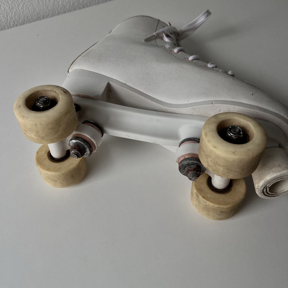 Patins Branco nº 39 BR -  41 PT