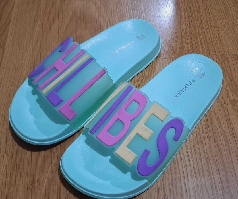 Chinelos Primark Chill Vibes (Novo): Tam 37