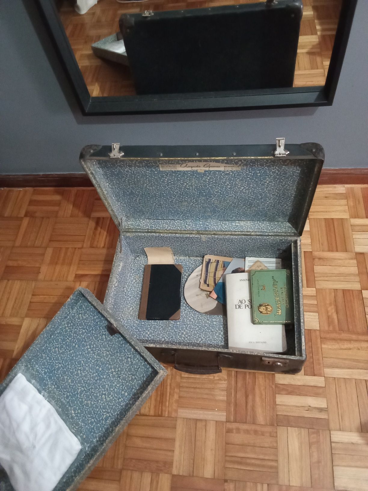 Mala antiga cartão tipo linda Suza.