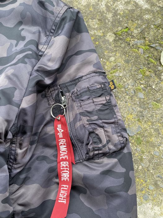 Bomber Alpha Industries з патчем і стрічкою