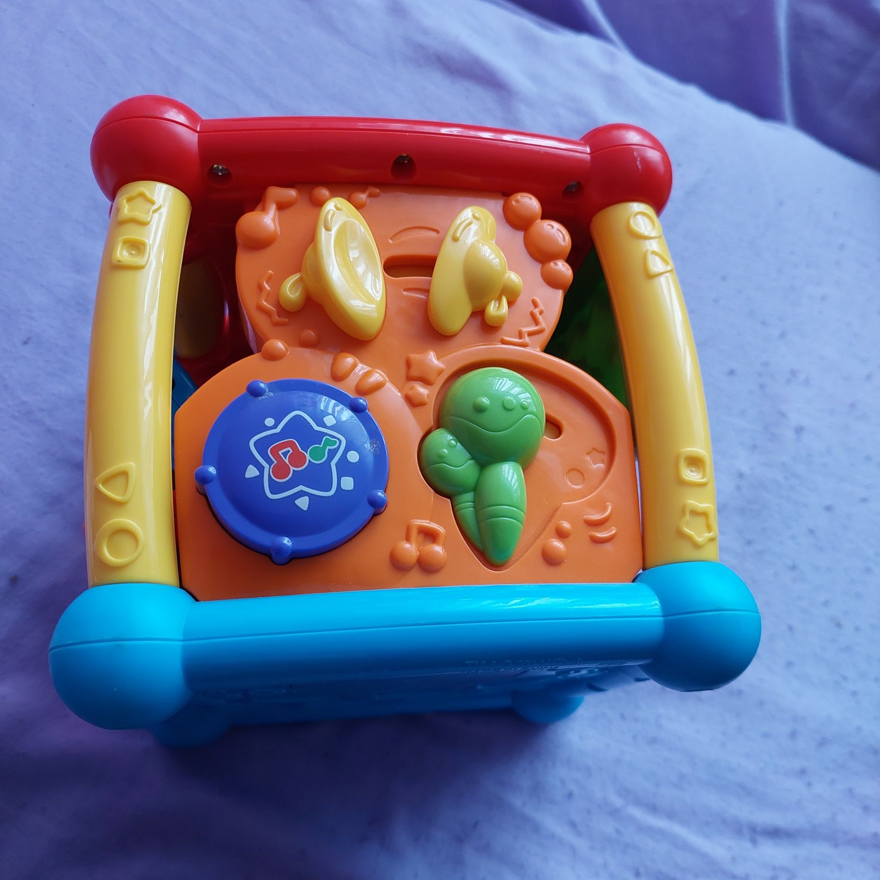 Kostka rozmaitosci Vtech dla dziecka 1-2 lata jak nowa