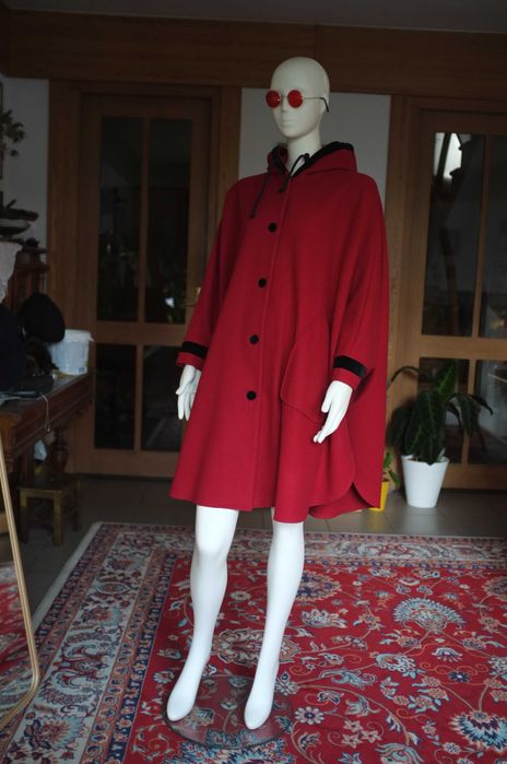 czerwona wełniana peleryna z kapturem real vintage wełna Pure New Wool