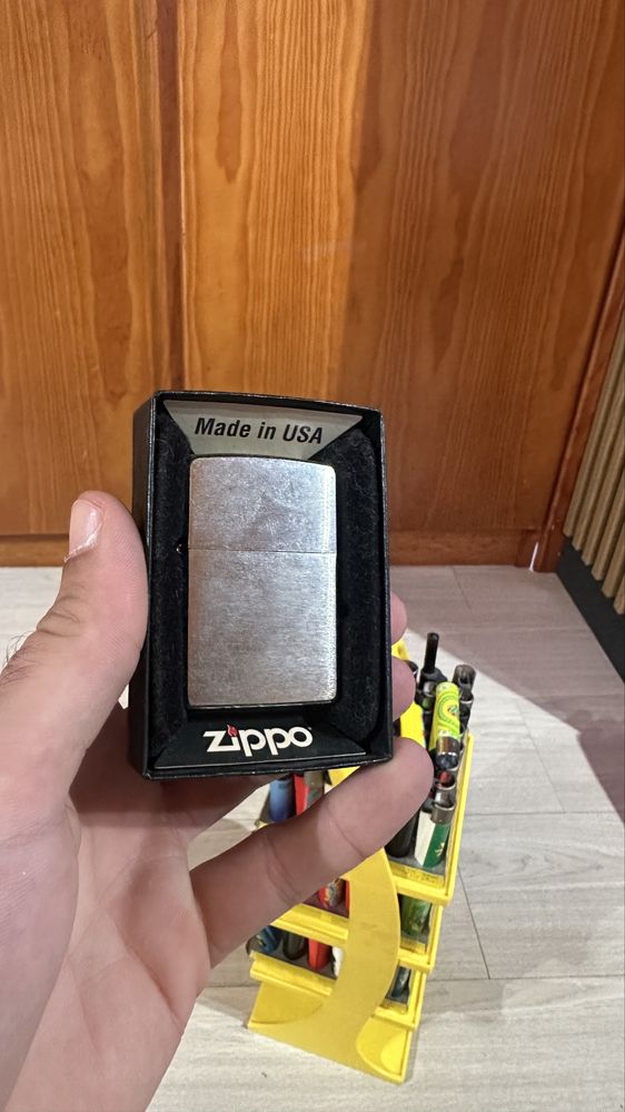 Isqueiros clipper e zippo