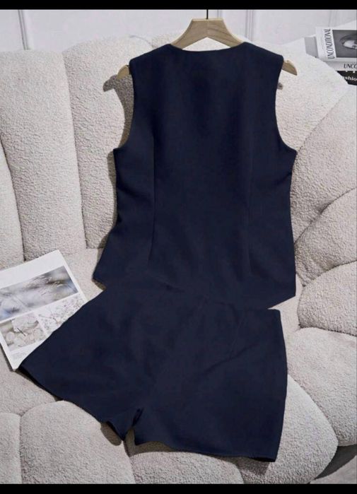 Чорний костюм з жилеткою і шорти -юбка