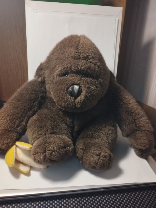 М'яка іграшка Мавпа з бананом. Висока якість хутра.