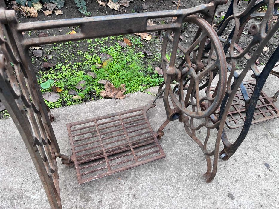 Станина, стол швейной машинки. Чугун