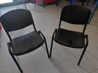 2 cadeiras pretas