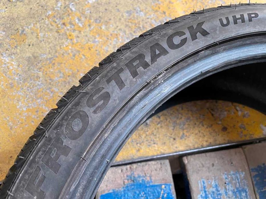 255/35 R20 Minerva Frostrack UHP, шини  бу 2 шт, 6,5 мм