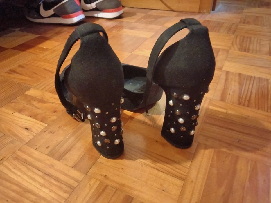 Sapatos Bershka como novos