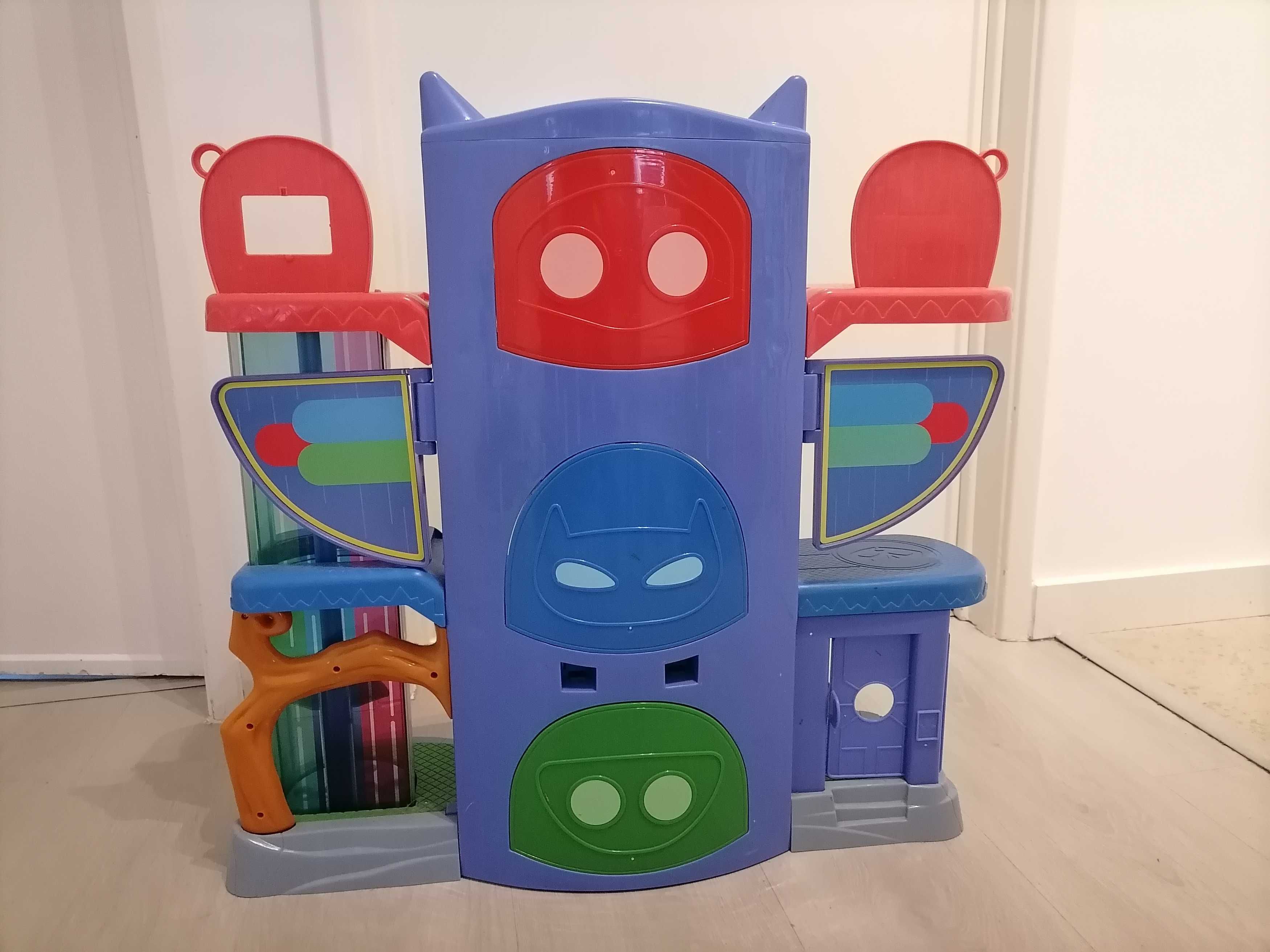 Base dos PJ Masks