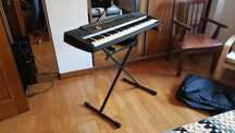Teclado Roland E-28 c/ suporte
