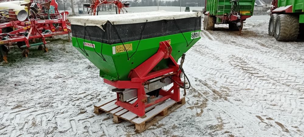 Rozsiewacz  nawozu 1000 kg