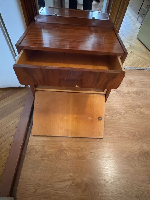 Szafka z lustrem do przedpokoju